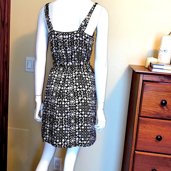 White House Black Market, women dress, size 6 - Picture 3 of 6